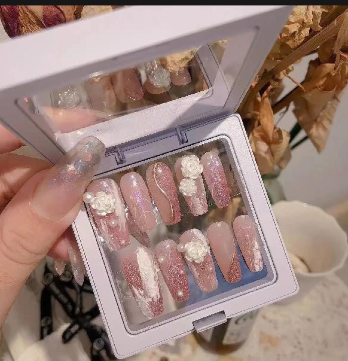 Lavish 12-Piece Artificial Nail Set – Elegant & Ready-to-Wear Nails